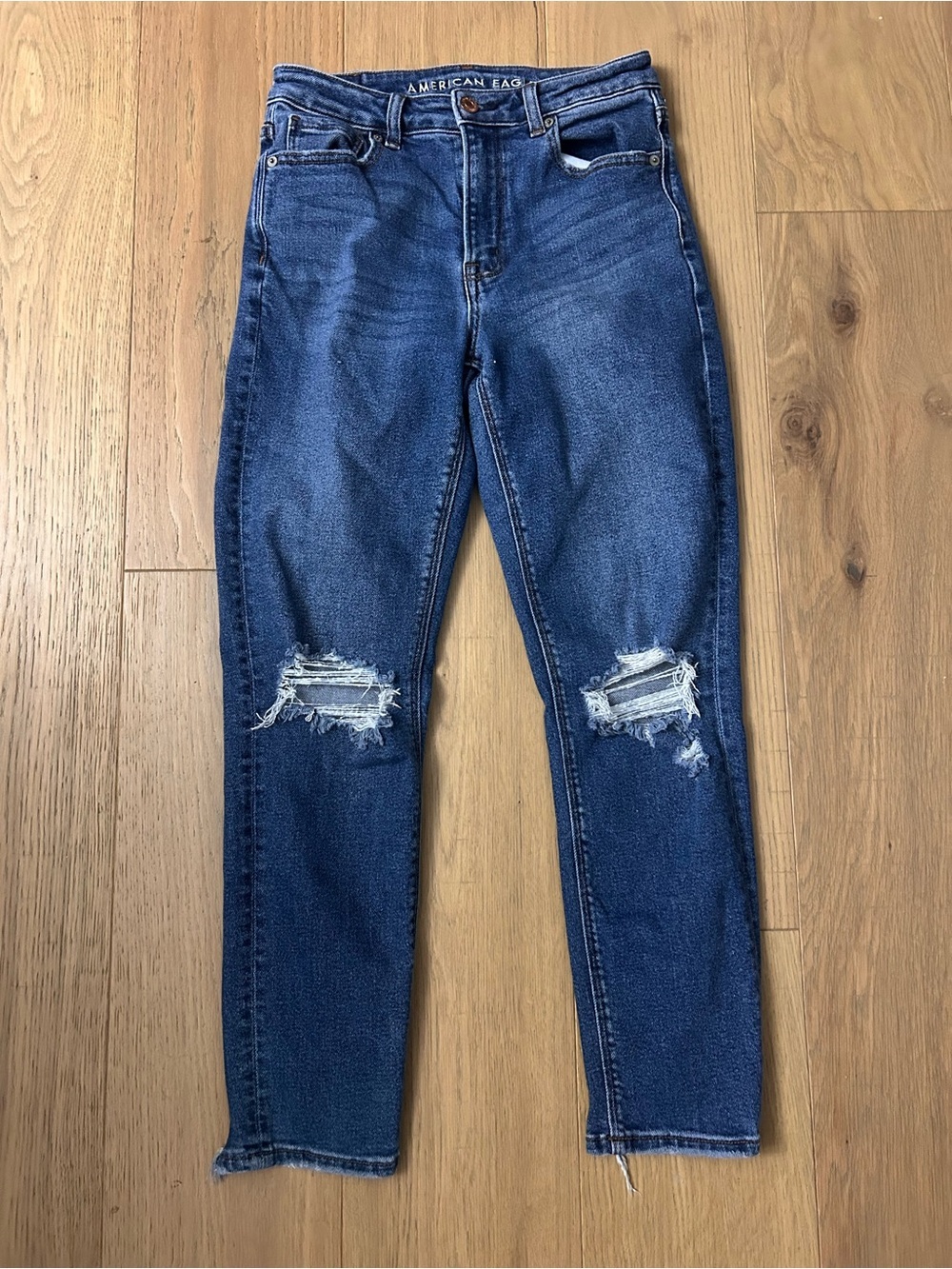 American Eagle Strigid Mom Jeans - Picture 2 of 10